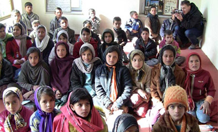 Más de 60 niñas fueron intoxicadas en una escuela en Afganistán